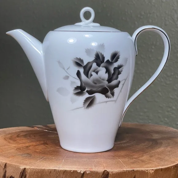 Fukagawa Arita Hand Painted Teapot - Picture 1 of 16